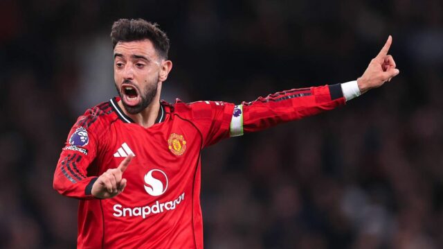 Bruno Fernandes gestikuluje