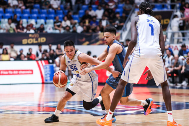 Roger Pogoy z TNT Tropang 5G počas zápasu proti Meralco Bolts v semifinále PBA Commissioner's Cup v roku 2026