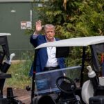 Trump sleduje golfový turnaj LIV na svojom vlastnom ihrisku v Sterlingu vo Virgínii