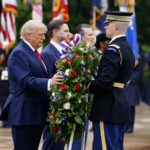 Trump vzdáva hold americkým vojakom zabitým vo vojne v Iráne na Deň obetí vojny | Konflikt