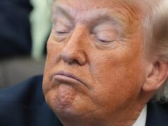 Trump zvažuje začlenenie Iránu na majstrovstvá sveta a vyhlasuje, že „nechaj ich hrať“ Prezident Donald Trump hovorí s novinármi v Oválnej pracovni Bieleho domu vo štvrtok 30. apríla 2026 vo Washingtone. (AP Photo/Alex Brandon)