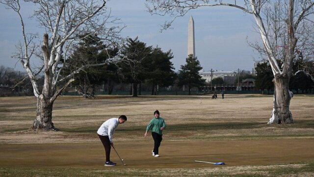 Trumpova administratíva dosiahla dohodu o tom, že verejné golfové ihriská v DC budú otvorené
