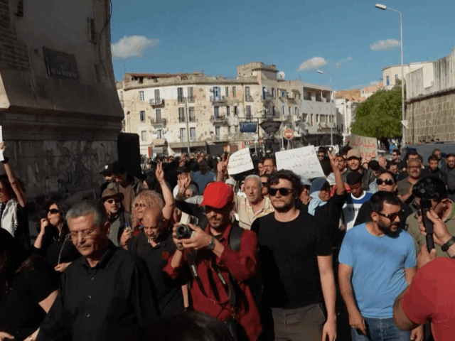 Tunisania demonštrovali uprostred hospodárskej krízy a politického zatýkania | Protesty
