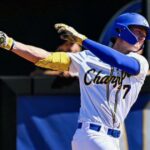 Tyler Starling z Agoura High skúša bejzbal a zároveň dráhu