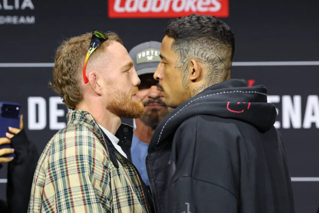 PERTH, AUSTRÁLIA – 30. apríla: Jack Della Maddalena a Carlos Prates sa stretnú po tlačovej konferencii UFC Perth Fight Night v RAC Arene 30. apríla 2026 v austrálskom Perthe. (Foto: Ed Mulholland/Zuffa LLC)