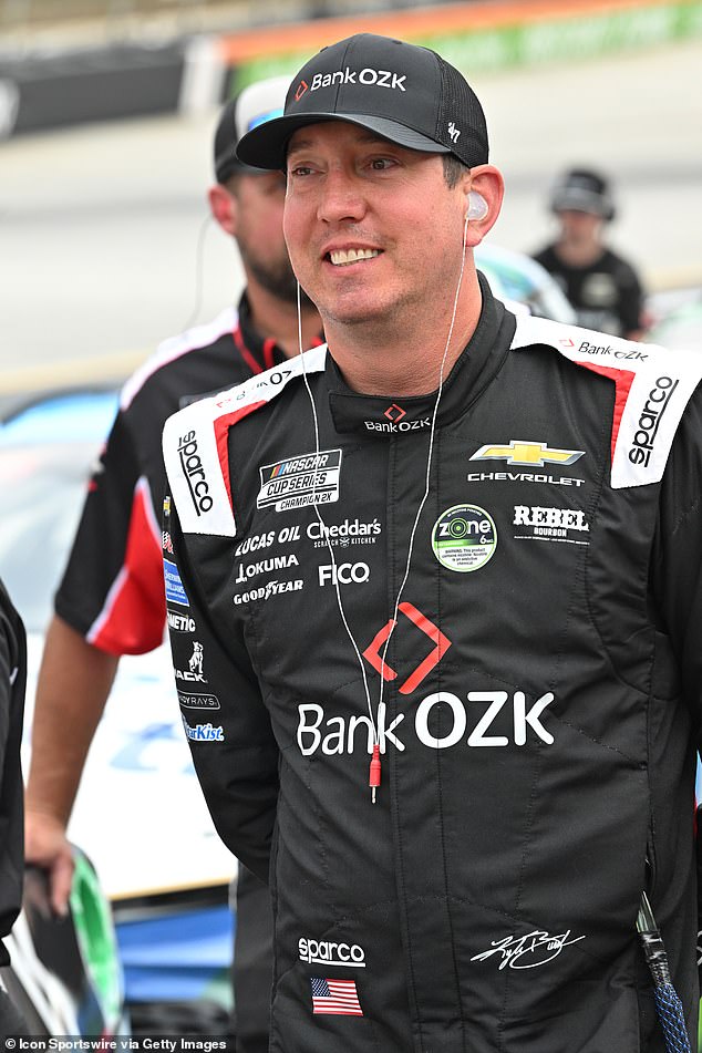 Úmrtný list Kylea Buscha odhaľuje dramatický „reťaz udalostí“, ktorý viedol Kyle Busch bojoval so sepsou iba jeden deň, kým krvné zrazeniny viedli ku krvácaniu, strate krvi a nakoniec k smrti, podľa úmrtného listu.