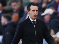 Unai Emery dostal verdikt o integrite Premier League, pretože porážka od Tottenhamu bola spochybňovaná Ian Maatsen z Aston Villy v akcii s Pedrom Porrom z Tottenhamu Hotspur