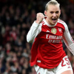 Stina Blackstenius skóruje proti Barcelone vo finále Ligy majstrov