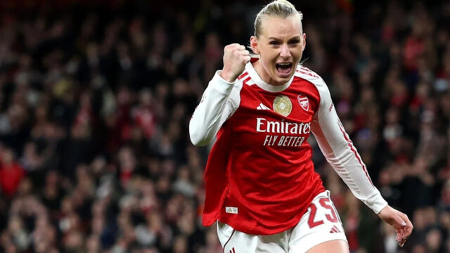 Stina Blackstenius skóruje proti Barcelone vo finále Ligy majstrov