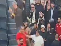 Úžasná bitka medzi majiteľom Nottingham Forest a synovcom gréckeho premiéra je zachytená na CCTV – futbalový šéf zostal s roztrhaným tričkom Toto je úžasný moment, majiteľ Nottingham Forest Evangelos Marinakis údajne dal facku synovcovi gréckeho premiéra počas zúrivého stretu na basketbalovom finále v Aténach.