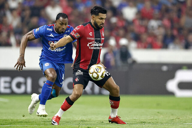 V kontroverznom závere! Cruz Azul predbehol Atlas v Liguille
