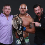 KENNER, LA – 8. JANUÁRA: (Ľ-R) Pat Miletich udrel Jorgeho Patina počas ich zápasu na UFC 18 8. januára 1999 v Kenner, Louisiana. (Foto od Zuffa LLC/Zuffa LLC cez Getty Images)