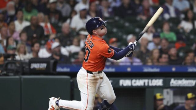 29. mája 2026; Houston, Texas, USA; Druhý hráč tímu Houston Astros Nick Allen (20) jazdí v behu s obetavou muškou počas štvrtej smeny proti Milwaukee Brewers v Daikin Park. Povinný kredit: Troy Taormina-Imagn Images