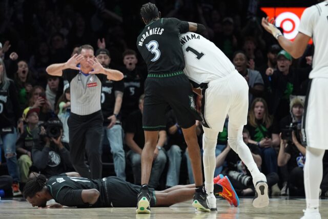 Victor Wembanyama vylúčil zápas 4 Playoffs NBA Spurs vs Timberwolves