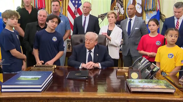 Video: Trump hovorí, že Irán by mal „mávať bielou vlajkou“ | donald Trump
