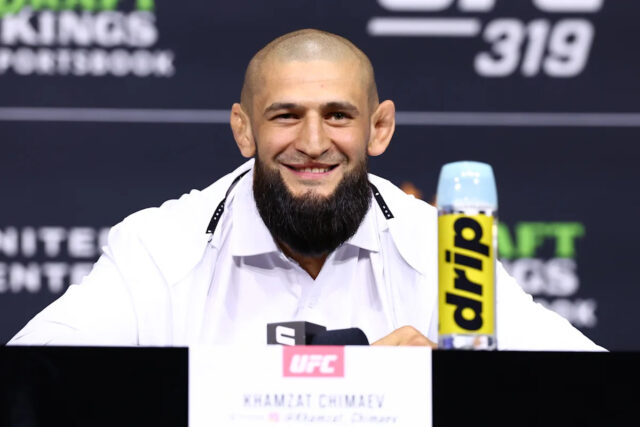 Video z tlačovej konferencie UFC 328
