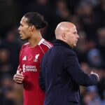 Virgil van Dijk a Arne Slot