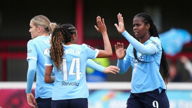 Víťazka Golden Boot Khadija Shaw šokovane otočila a predĺžila si Víťazka Golden Boot Khadija Shaw šokovane otočila a predĺžila si pobyt v Manchestri City