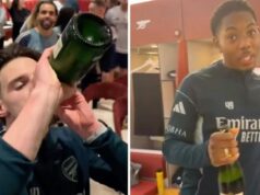 Vnútri Arsenalu titulný večierok, keď tím popíja pivo a šampanské a hlavný dav surfuje | Futbal | Šport Vnútri Arsenalu titulný večierok, keď tím popíja pivo a šampanské a hlavný dav surfuje | Futbal | Šport