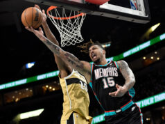 Vo veku 29 rokov zomrel útočník Memphis Grizzlies Brandon Clarke MEMPHIS, Tennessee - Útočník Memphis Grizzlies Brandon Clarke zomrel, oznámili v utorok tím, jeho agentúra a NBA. Mal 29.