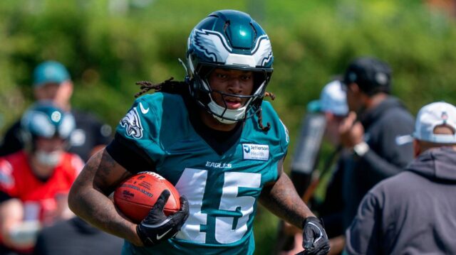 Vstupenky na NFL Londýn 2026: Ako nakupovať na zápasy Tottenhamu Pevný hráč Philadelphia Eagles Dae'Quan Wright v akcii počas minicampu nováčikov NFL v tímovom tréningovom zariadení vo Philadelphii, piatok 1. mája 2026