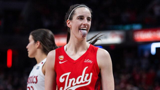 Vysielateľ WNBA obhajuje mieru fluktuácie Caitlin Clarkovej porovnaním NBA
