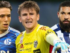 Vysnívaný tím Celticu na sezónu 2026/27 ako „ďalší Neuer“ a hviezda za 10 miliónov libier podpísali letné prestupy Celtic huddle pred výkopom počas William Hill Premiership medzi Celtic a St. Mirren v Celtic Park 11. apríla 2026 v Glasgowe, Škótsko.