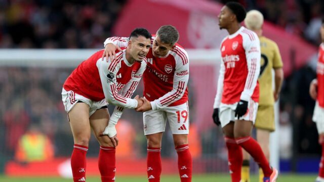 Španielsky manažér Arsenalu Mikel Arteta sa prizerá počas finálového futbalového zápasu anglického Ligového pohára medzi Arsenalom a Manchestrom City na štadióne Wembley v Londýne 22. marca 2026. (Foto: Glyn KIRK / AFP cez Getty Images) / POUŽÍVANIE OBMEDZENÉ NA REDAKCIU. Nepoužívajte s nepovoleným zvukom, videom, údajmi, súpiskami zápasov, logami klubov/ligy alebo „živými“ službami. Online použitie v zápase je obmedzené na 120 obrázkov. Ďalších 40 obrázkov môže byť použitých v predĺžení. Nie emulácia videa. Používanie sociálnych médií počas zápasu je obmedzené na 120 obrázkov. Ďalších 40 obrázkov môže byť použitých v predĺžení. Nepoužívajte v publikáciách o stávkach, hrách alebo publikáciách o jednotlivých kluboch/ligách/hráčoch. / 