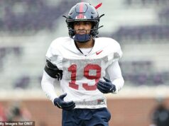 Vysokoškolský futbalový rozohrávač zatknutý za DUI… čo znamená TRETÍ škandál tímu za dva týždne Ole Miss quarterback Rees Wise bol zatknutý na základe obvinení z pod vplyvom alkoholu a bezohľadnej jazdy