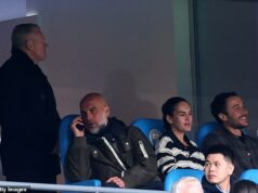Vzorná dcéra Pepa Guardiolu, ktorá je po boku Man City v súťaži o titul Premier League: Maria Guardiola odhaľuje jednu vlastnosť, ktorú zdieľa so svojím legendárnym otcom Maria Guardiola (v strede) je základom po Pepovom boku, keďže City ide za ďalším titulom