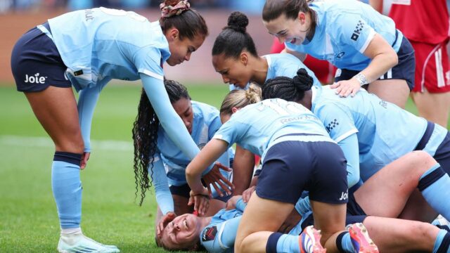 WSL 2025-26: Knaak získal neskorého víťaza, keď Manchester City porazil Liverpool a priblížil sa k titulu
