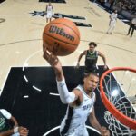 Wembanyama a Spurs sa v play-off NBA dostali na úroveň proti Timberwolves | Basketbal