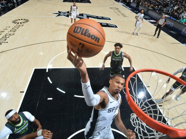 Wembanyama a Spurs sa v play-off NBA dostali na úroveň proti Timberwolves | Basketbal
