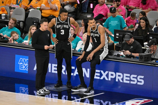 Victor Wembanyama San Antonio Spurs verzus OKC Thunder play-off NBA západný zápas 3