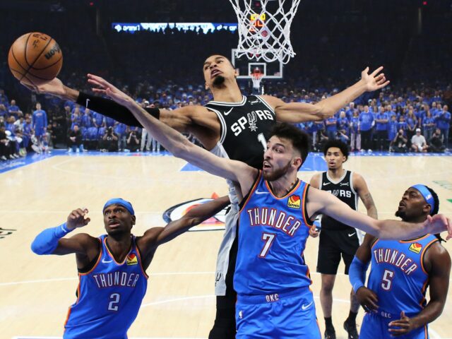 Wembanyama má skóre 41, keď Spurs rozrušili Thunder v thrilleri Game 1 | Basketbal
