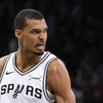 Victor Wembanyama Spurs vs Thunder NBA play-off západného finále 4. zápas