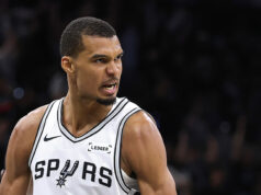 Wembanyama opäť odpovedá, keď sa Spurs odrazia späť Victor Wembanyama Spurs vs Thunder NBA play-off západného finále 4. zápas