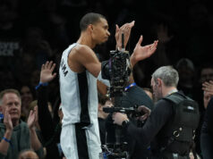 Wembanyama sa vyhýba pozastaveniu po zásahu lakťom Victor Wembanyama bol vylúčený v zápase 4 NBA Playoffs Spurs vs Timberwolves