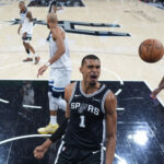 5. zápas play-off NBA Victor Wembanyama Spurs proti Timberwolves