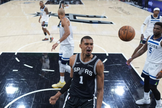 5. zápas play-off NBA Victor Wembanyama Spurs proti Timberwolves