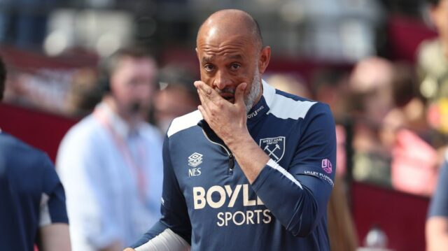 Nuno Espirito Santo počas zápasu Premier League medzi West Ham United a Leeds United na londýnskom štadióne. 