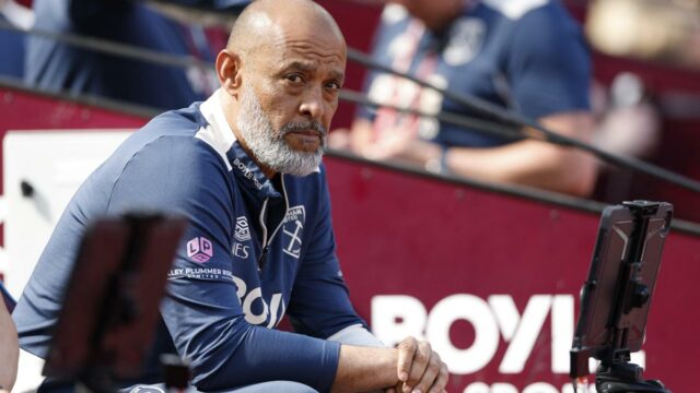 West Ham zostáva s Nunom Espiritom Santom ako manažérom napriek zostupu z Premier League
