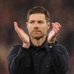 Xabi Alonso by mal nahradiť Arneho Slotu na poste hlavného trénera Liverpoolu.