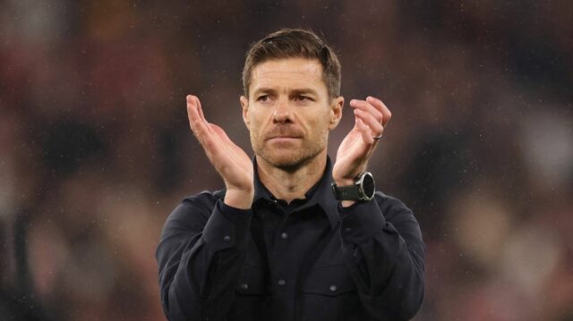 Xabi Alonso by mal nahradiť Arneho Slotu na poste hlavného trénera Liverpoolu.
