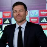 Novovymenovaný tréner Realu Madrid Xabi Alonso má tlačovú konferenciu počas svojej oficiálnej prezentácie v Real Madrid Sports City vo Valdebebas, neďaleko Madridu, 26. mája 2025. Real Madrid oznámil vo vyhlásení z 25. mája 2025, že