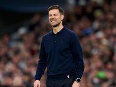 Xabi Alonso narazil na prvý problém Chelsea, keďže dvaja výtržníci si vyžadujú špeciálne zaobchádzanie Xabi Alonso, hlavný tréner Realu Madrid CF reaguje počas zápasu LaLiga EA Sports medzi Real Madrid CF a RC Celta de Vigo na Estadio Santiago Bernabeu 7. decembra 2025 v Madride, Španielsko
