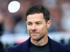 Xabi Alonso povolil vymenovanie Chelsea za ikonu Liverpoolu, aby dokončil prestup Xabi Alonso, manažér Realu Madrid, sleduje pred zápasom LaLiga EA Sports medzi Realom Madrid CF a Realom Betis Balompié na Estadio Santiago Bernabeu 4. januára 2026 v Madride v Španielsku.