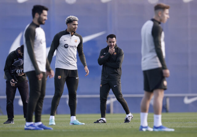 Xavi Hernandez oslovil Chelsea kvôli manažérskemu voľnému miestu
