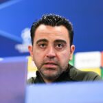 Xavi hovorí na konferencii