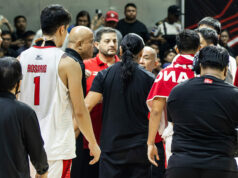 Yeng Guiao volá Alfrancisa Chuu cez ostrú výmenu názorov Guvernér tímu Barangay Ginebra Alfrancis Chua a tréner Rain or Shine Elasto Painters Yeng Guiao si vymenili slová na konci 4. zápasu semifinále PBA Commissioner's Cup 2026.